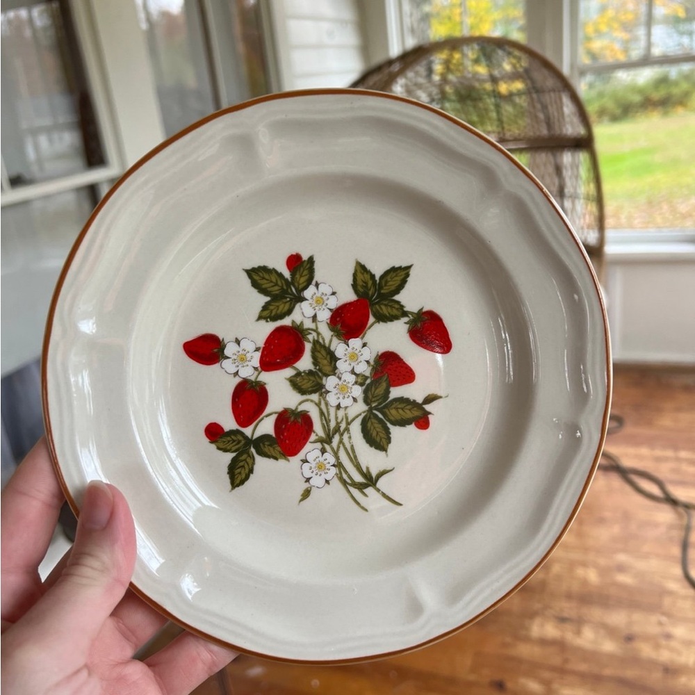 Vintage Strawberry Design Ceramic Plate